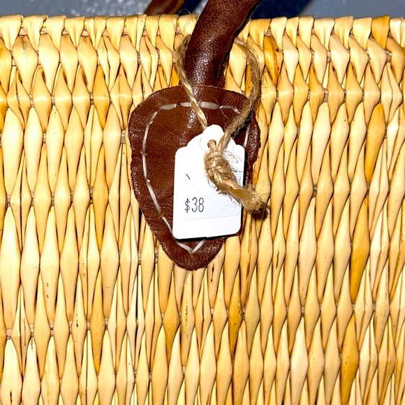 Adorable Wicker bag! - Picture 2 of 4